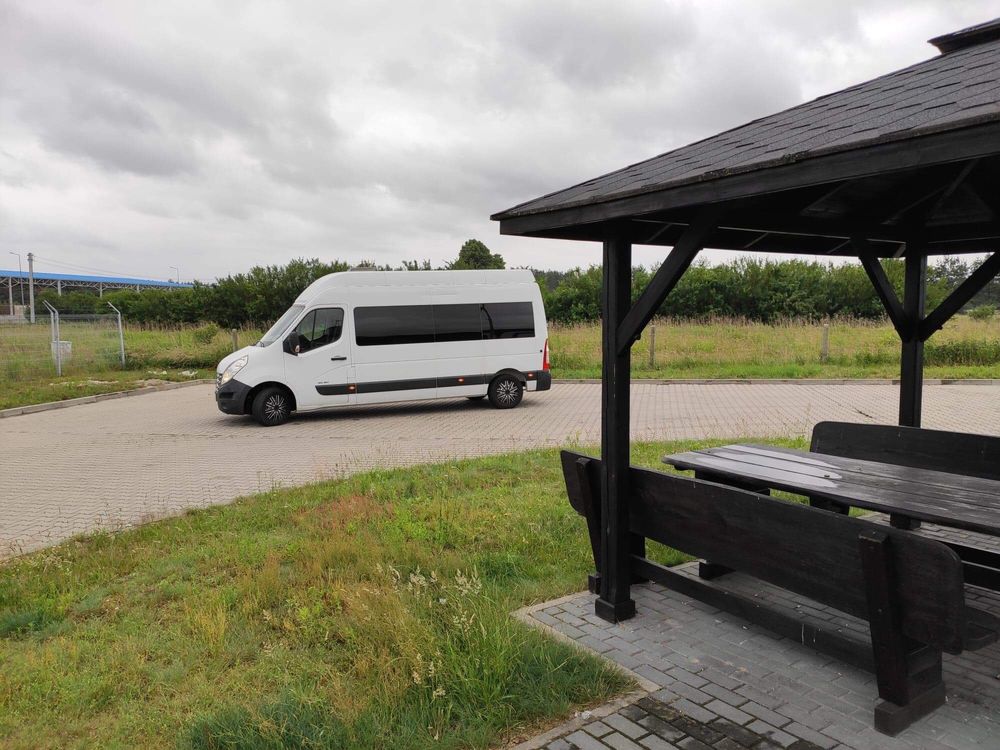 Wynajem najem busa 9-osobowy i bus ciezarowy  Renault Master