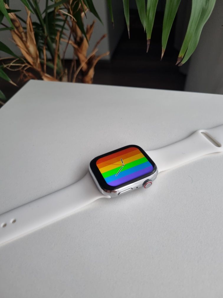 Smartwatch bialy pasek