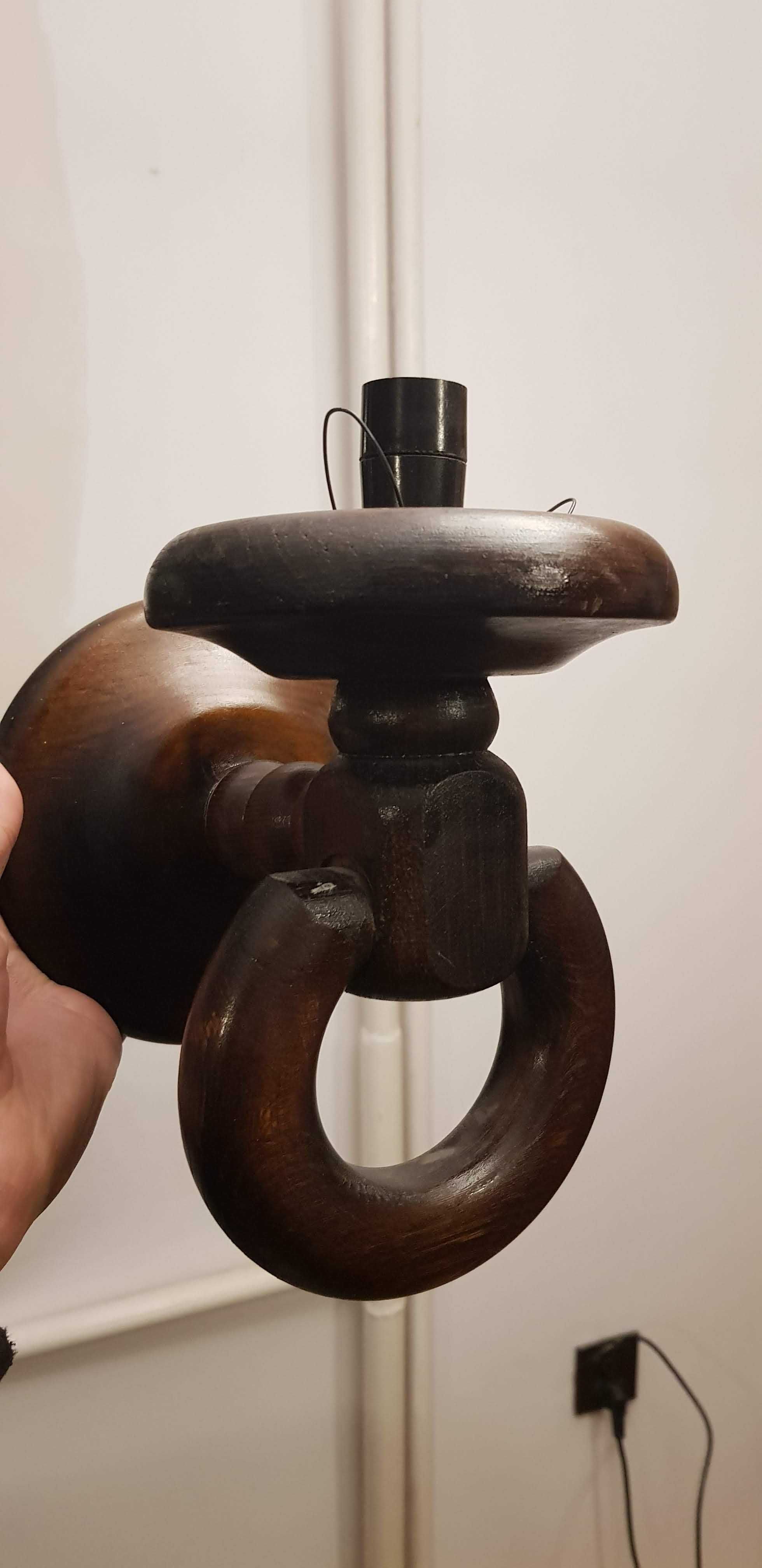 Zestaw stylowych drewnianych lamp, sufitowe i klinkiety