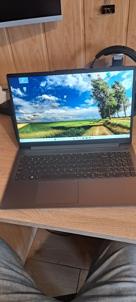 Laptop Lenovo Idea Pad Slim 3 15IAH8