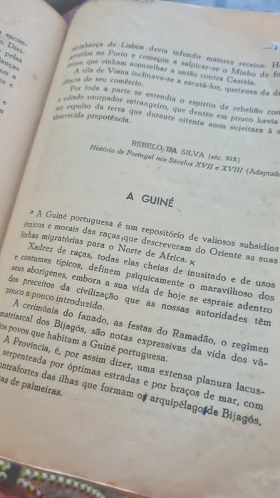 Três livros antigos de Português e Filosofia