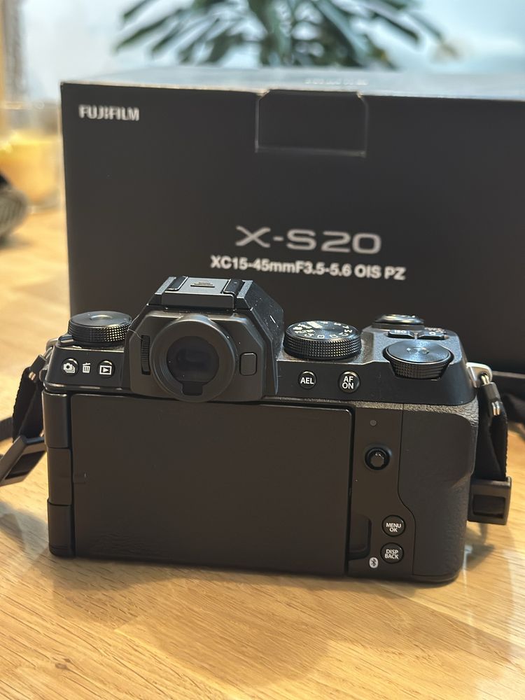 [Como NOVA] Fujifilm X-S20 com objetiva XC 15-45mm F3.5-5.6