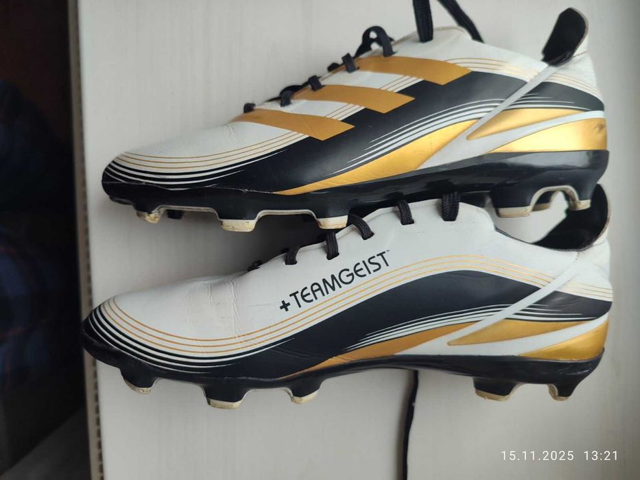 Бутси дитячі Adidas (розмір 35)