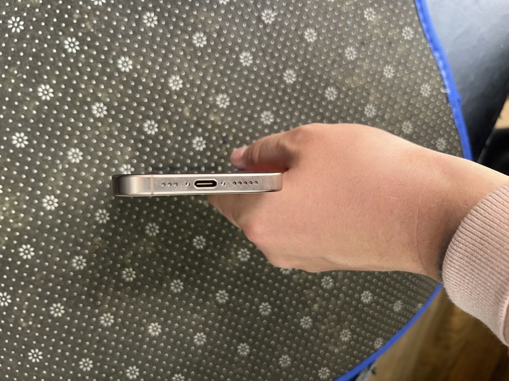 Продам iphone 16 Pro/ 128GB Desert Titanium