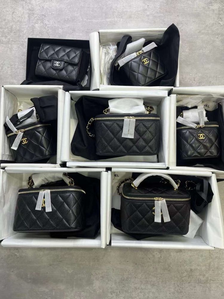 Сумка Chanel Vanity Case из кожи Caviar