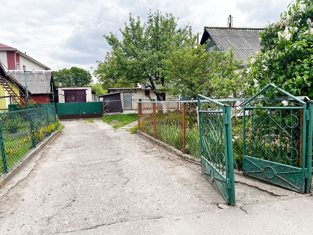 ПРОДАЖ! Окремого будинку з 14 сот землі по центральній вулиці!
