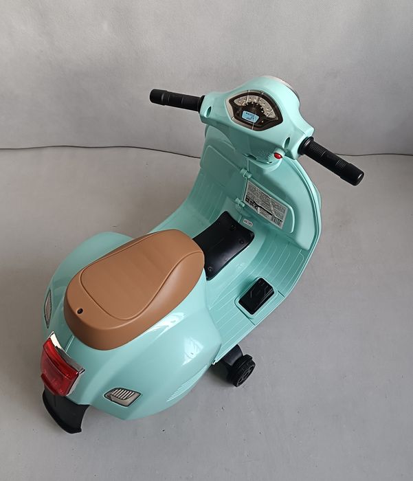 Sun Baby Jeździk na akumulator Scooter Vespa