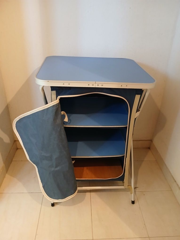Vendo armário para campismo.
