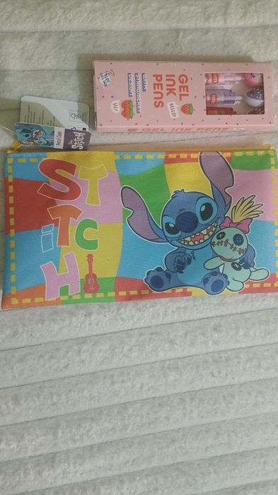 Nowy z metką zestaw piórnik i dlugopisy