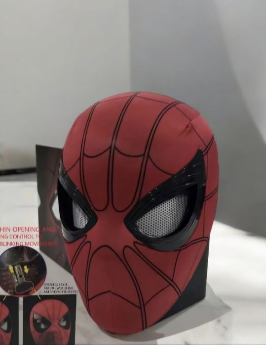 Czerwona  maska spiderman