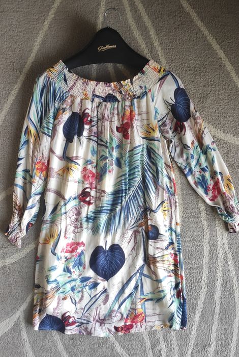 Brand-name clothing, various sizes, in good condition64409205113473120