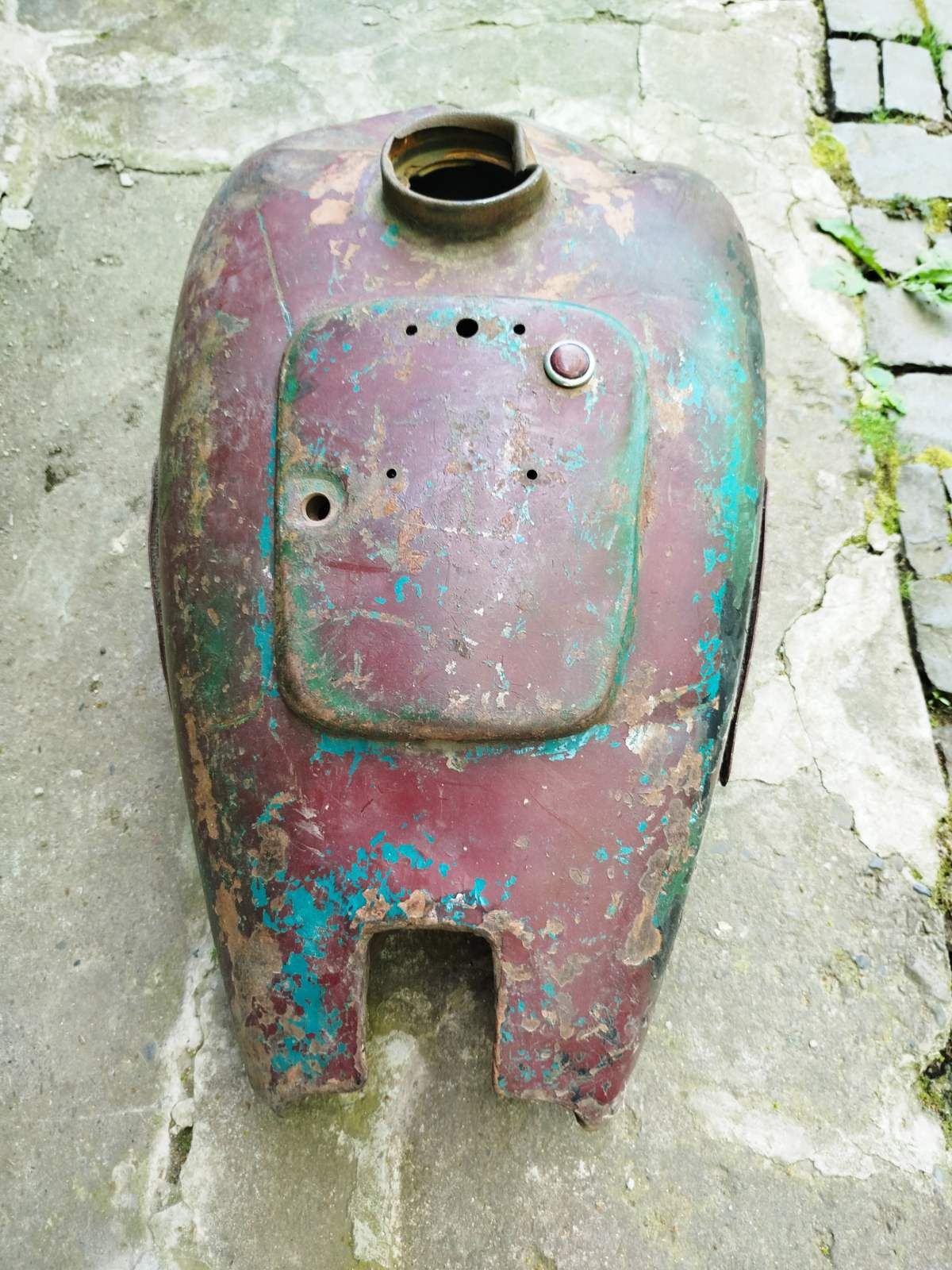 Бак К-750 під ремонт