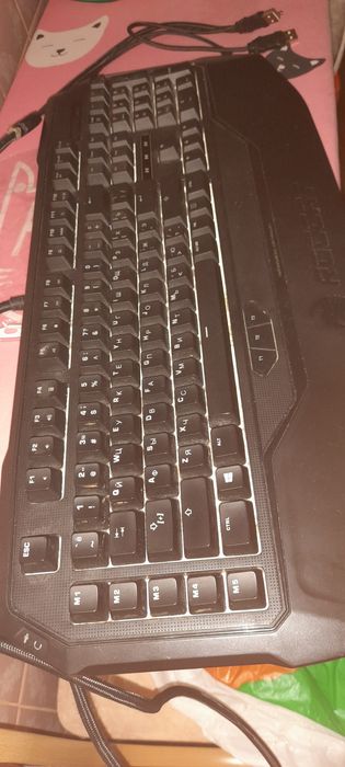 Продам клавиатуру игровая бери и играй