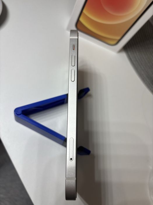 Iphone 12 biały w bardzo dobrym stanie !