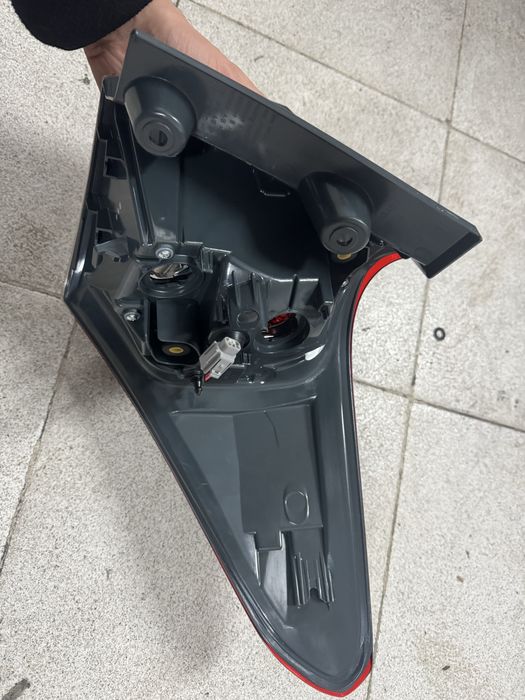 Farolim esq toyota autis 2016