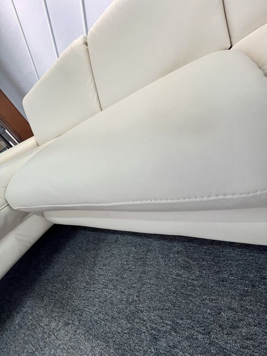 Диван шкіряний виставковий стан новий розкладний кутовий виставковий