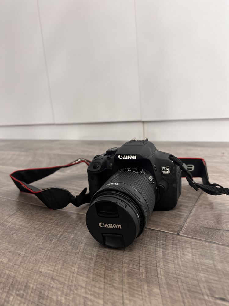 Фотоапарат Canon EOS 700D kit 18-55