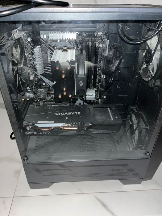 Komputer stacjonarny Ryzen 5 / RTX 3050 / 16 GB RAM / SSD NVMe + SATA