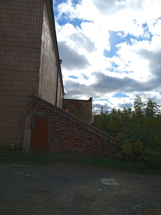 Частина нежитлової будівлі 691,5 м2, Лисянка, площа Миру, 5