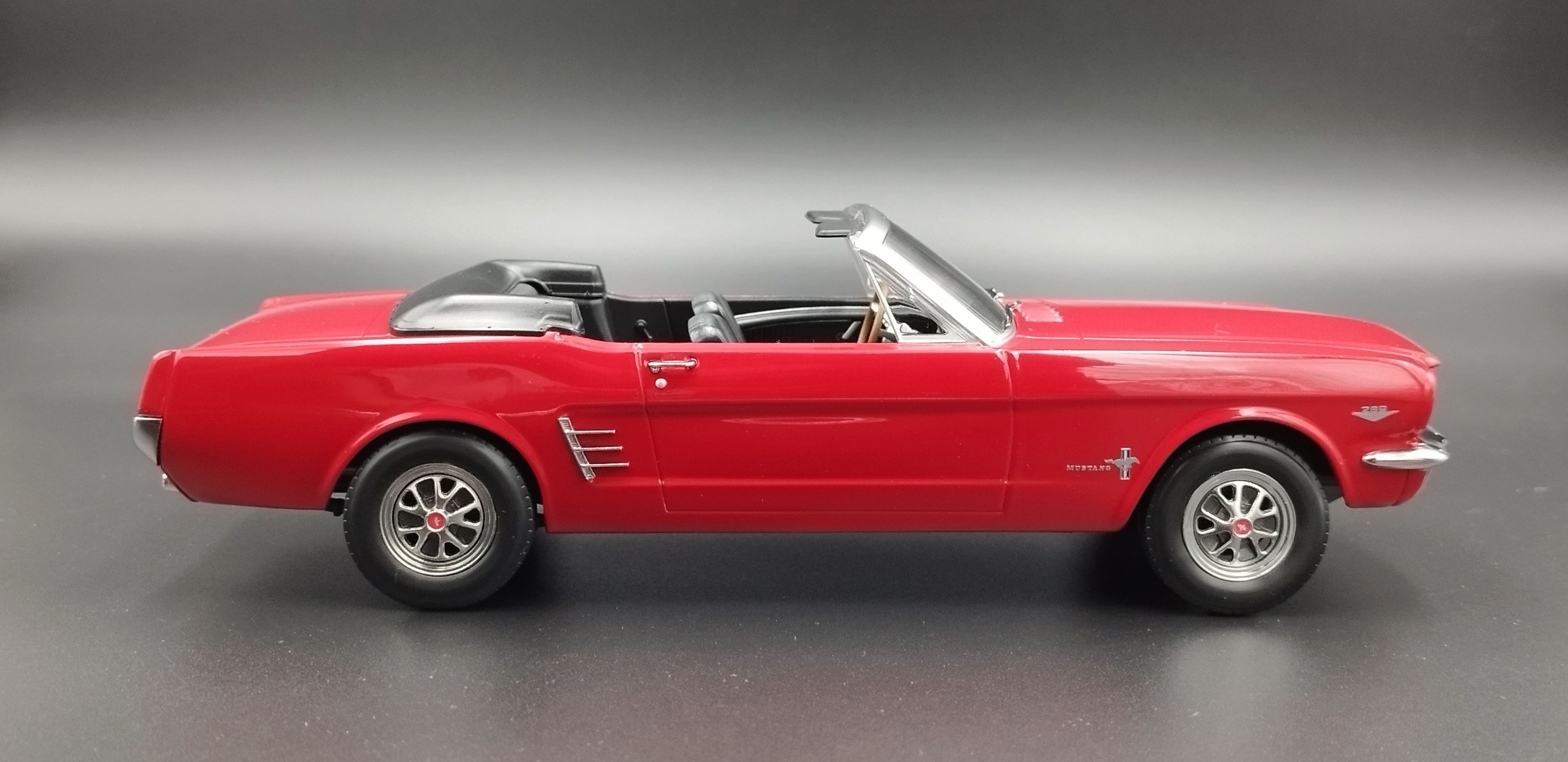 1:18 Norerv 1965 Ford Mustang Convertible red model nowy