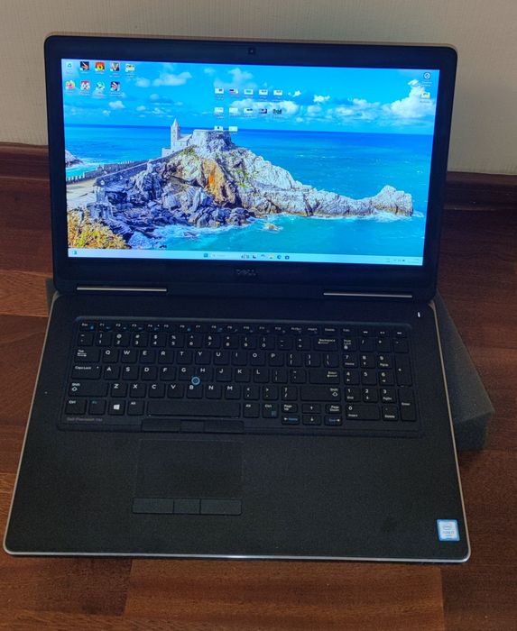 Ноутбук Dell Precision 7710 17.3 FullHD I7-6820HQ RAM-16Gb SSD AMD 2gb