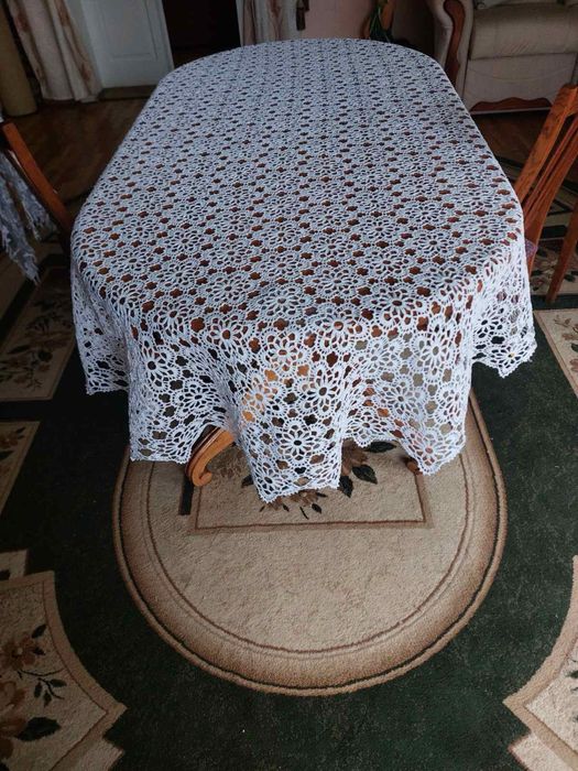 Мереживна,ажурна скатерка.