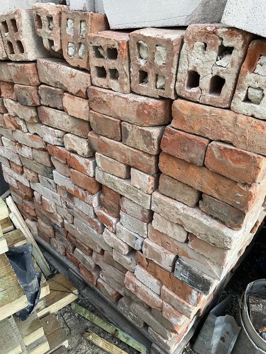 Продам кирпіч в гарному стані