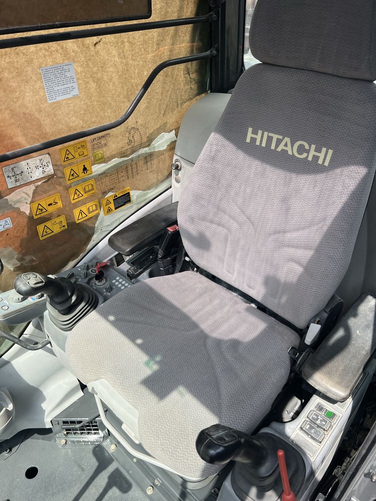 HITACHI 135, 3 baldes com 3700h