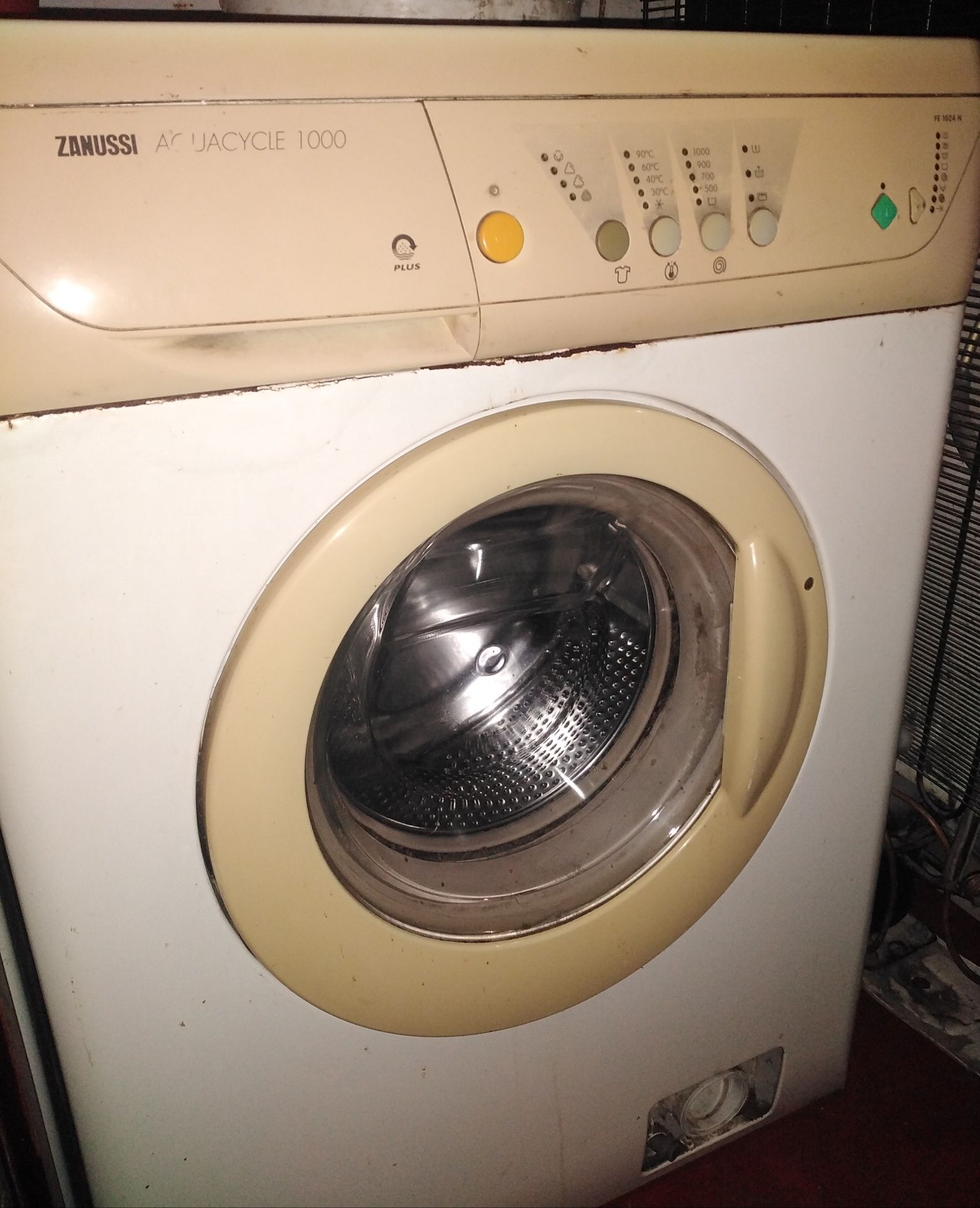 Продам рабочую стиральную машинку Занусси