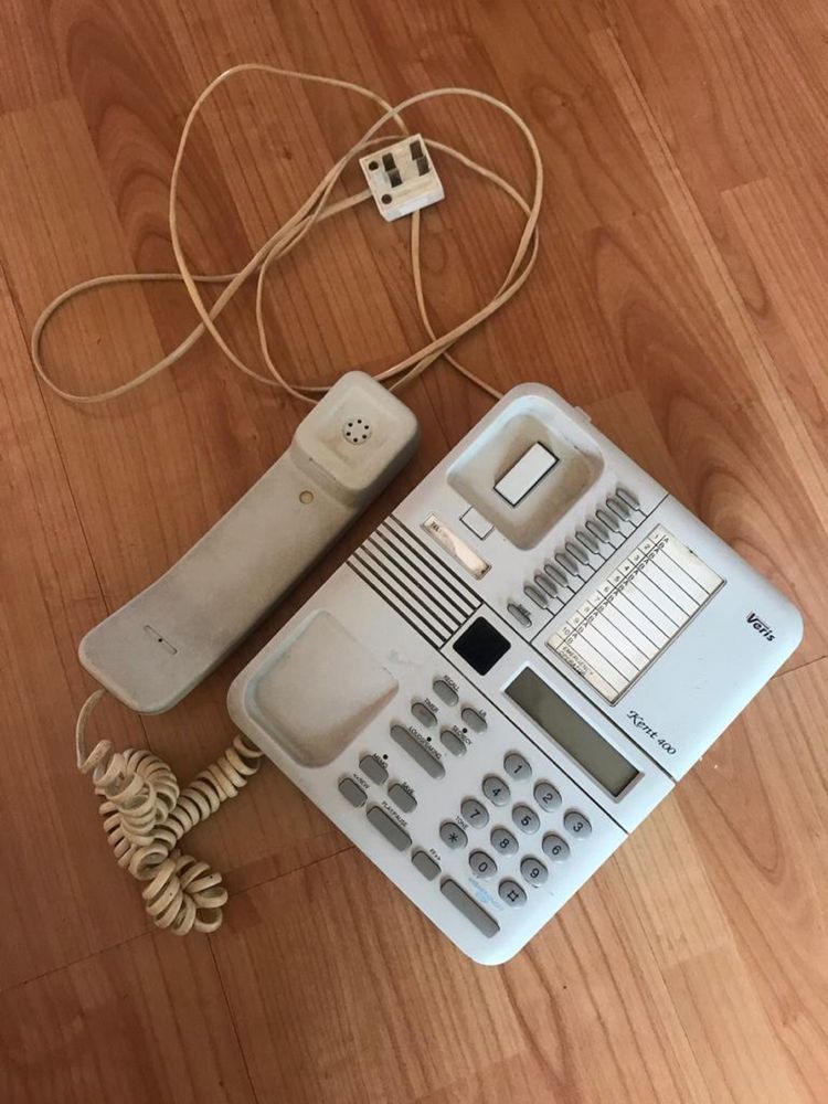 Telefon stacjonarny z sekretarka firmy Veris Kentt