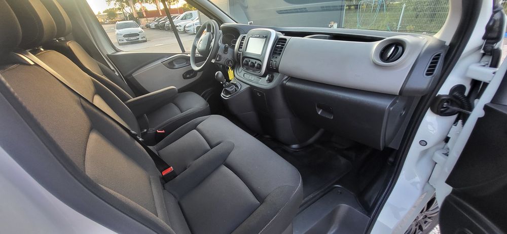 Renault Trafic 2019 Rok L2H1 Long Klima Kamera Navi Alu Servis Fv 23%