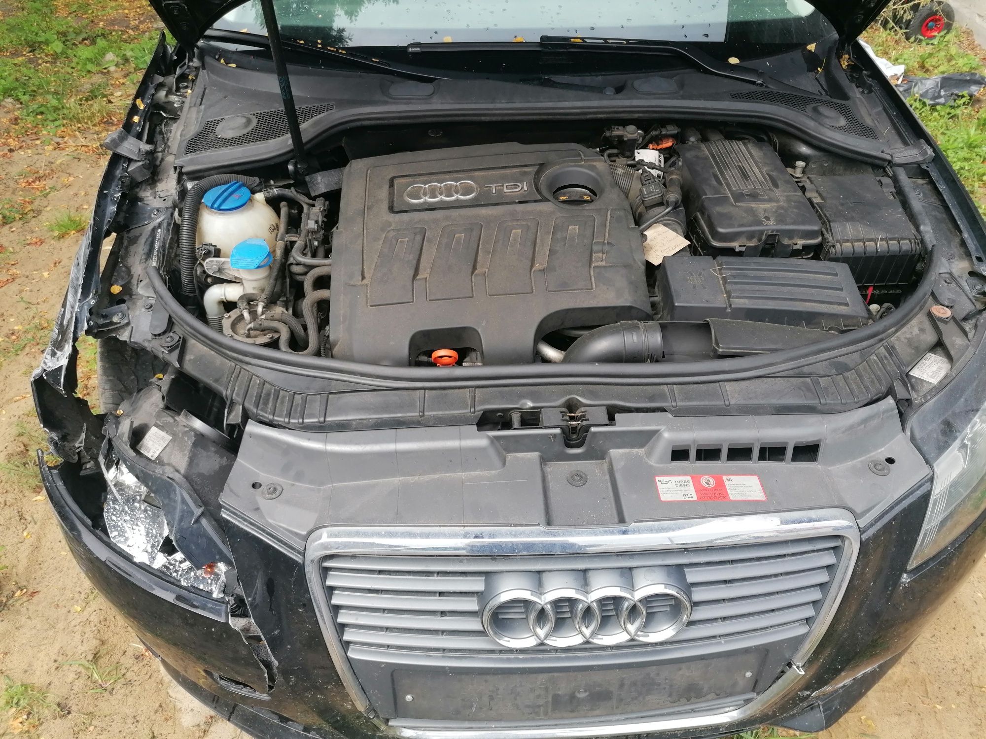 Audi a3 8P lift 2010r  1.6tdi uszkodzona pali jeździ