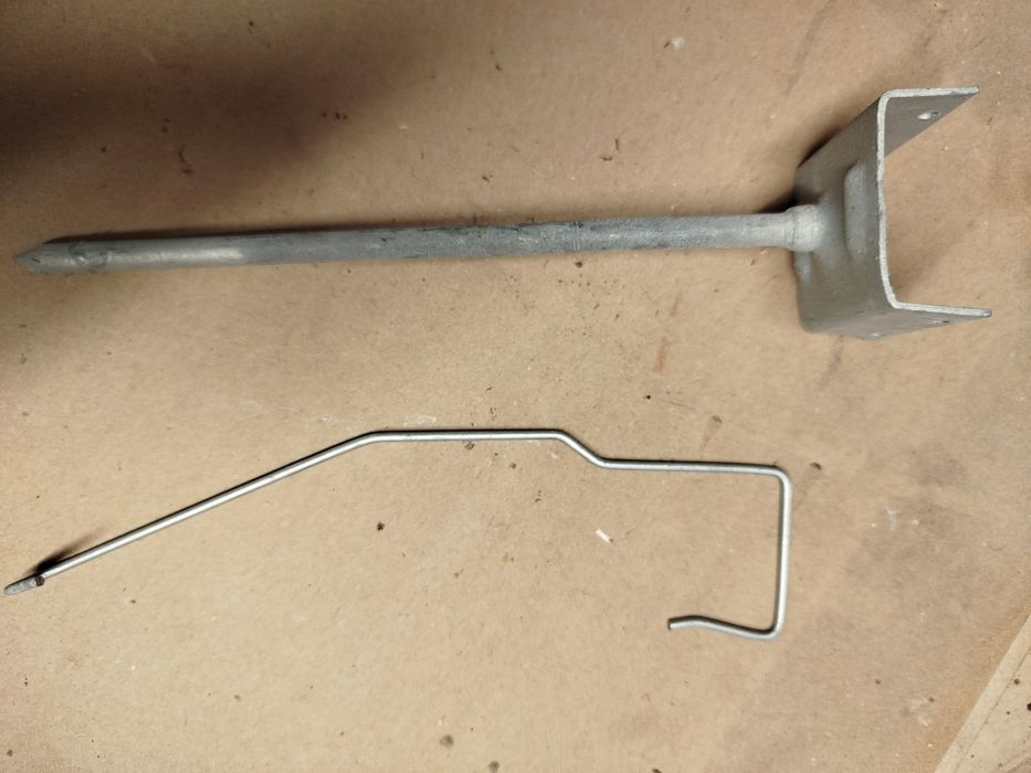 Wspornik łaty kalenicowej,spinki do dachówki