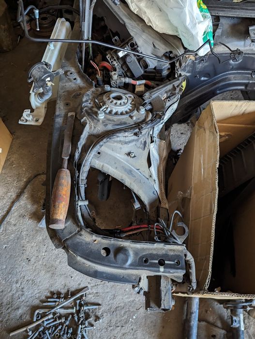 Кузов четверть стойка крыло пистолет стакан лонжерон порог BMW f30 f32