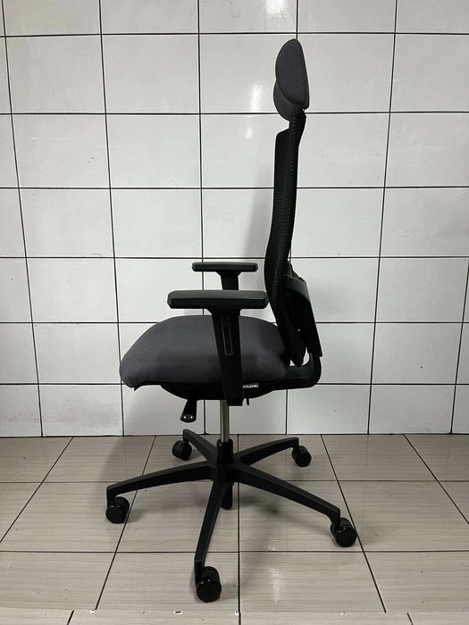 Fotel biurowy obrotowy ergonomiczny Dauphin TakeOver szary zagłówek