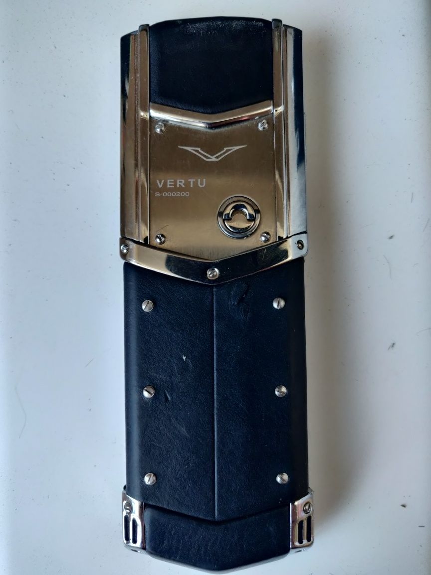 Телефон  Vertu Signature