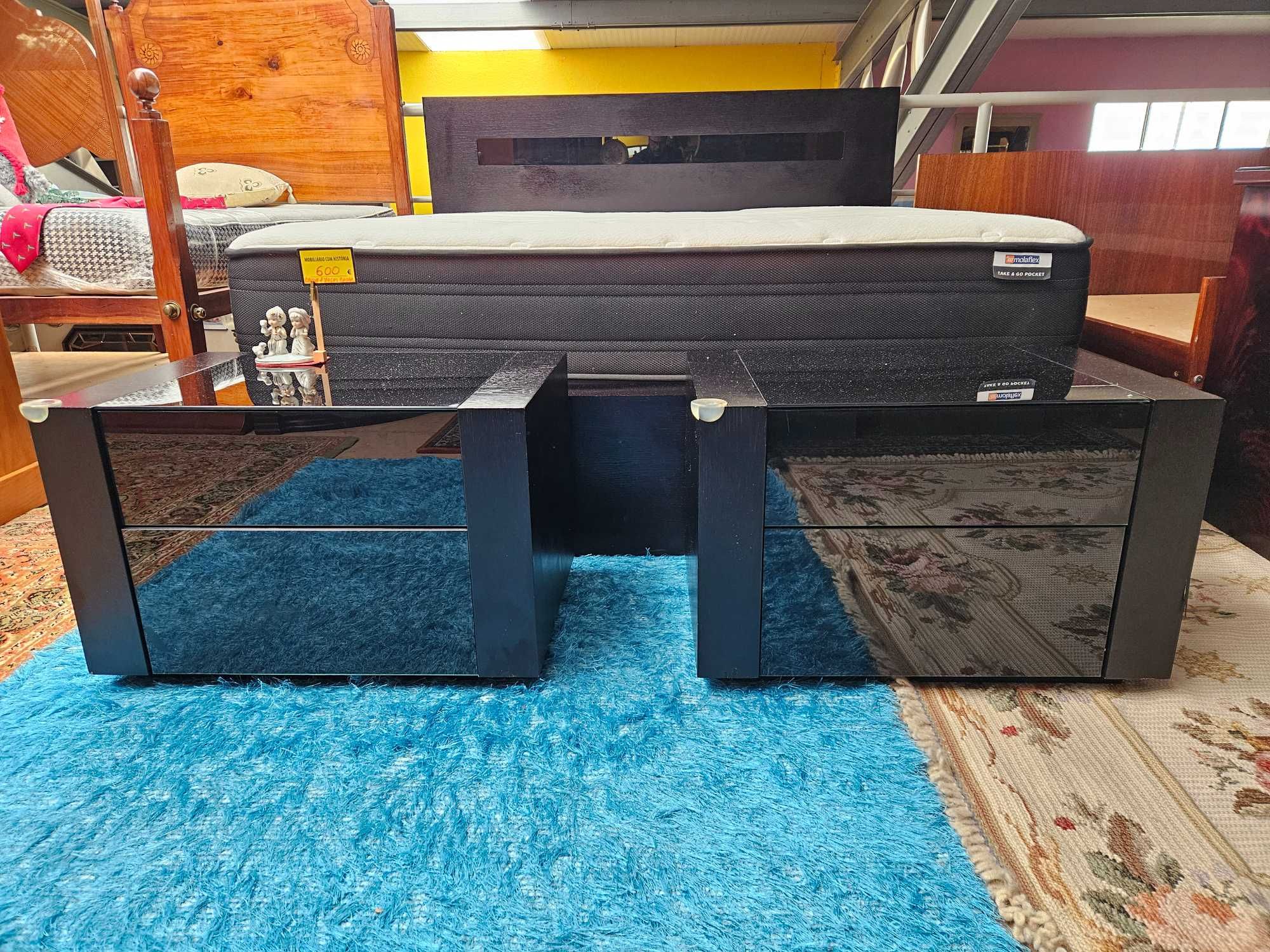 Excelente conjunto de cama com arrumação, duas mesas de cabece