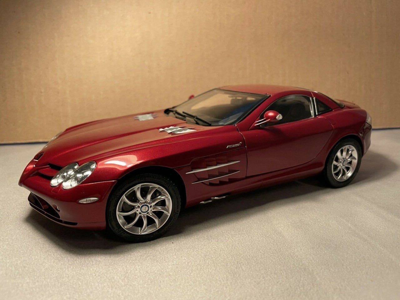 Collector's model CMC 1/18 Mercedes-Benz SLR McLaren 2003