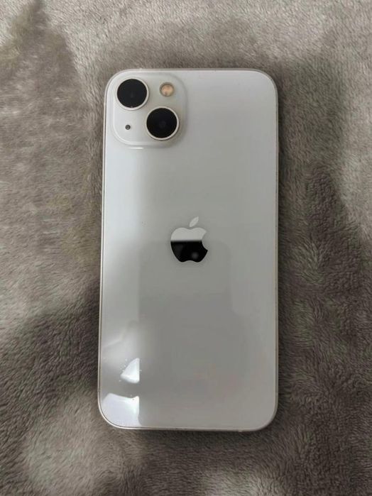 iPhone 13 128gb cor branca.