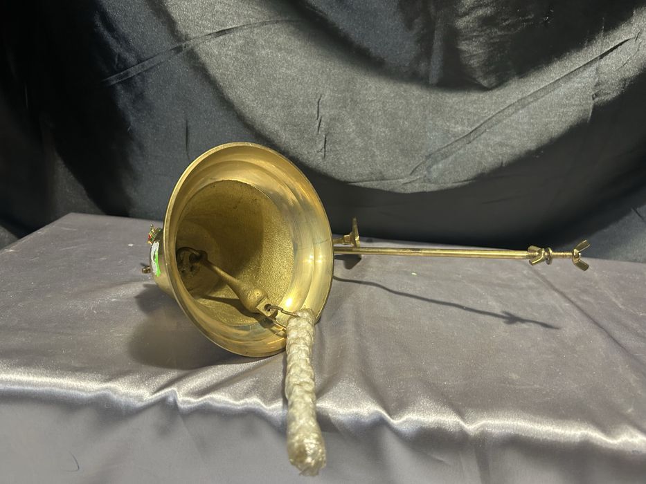 Mosiężny Dzwon Ścienny – Zdobienie ze Zwierzętami – Piękne Brzmienie