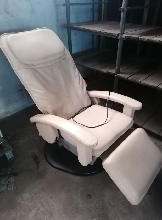 Duży skórzany fotel Masujący firmy TCM