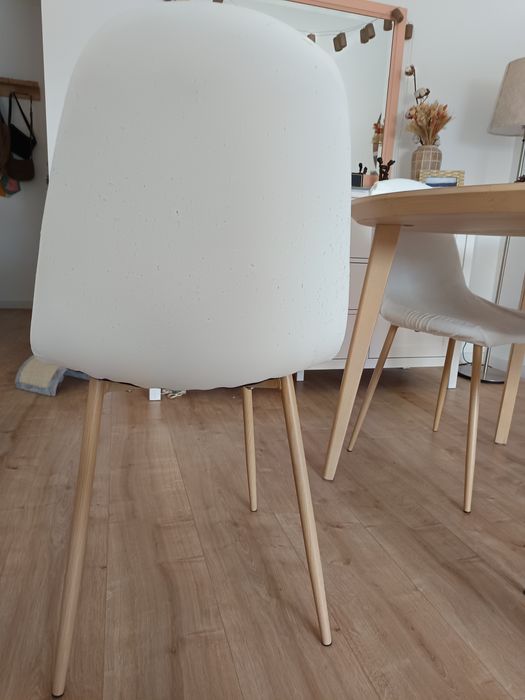 4x cadeiras brancas com capa