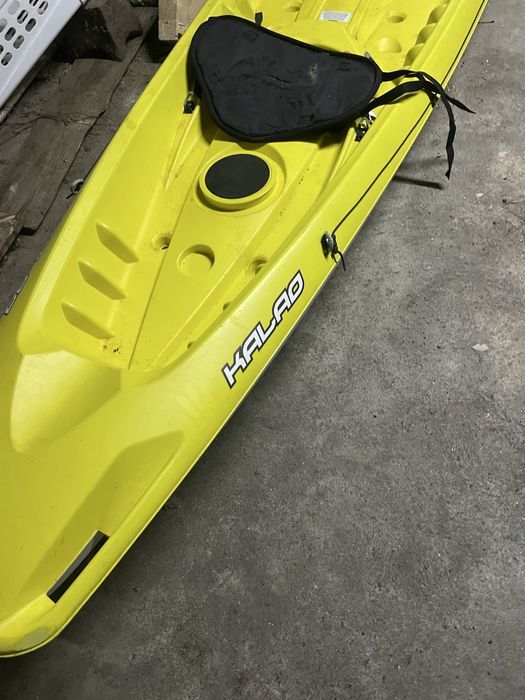 Kayak com pagaias e coletes