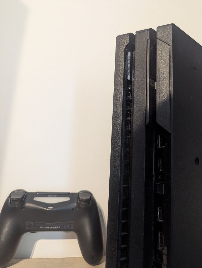 PS4 Pro 4K HDR + pad Soft 9.60 Jailbreak