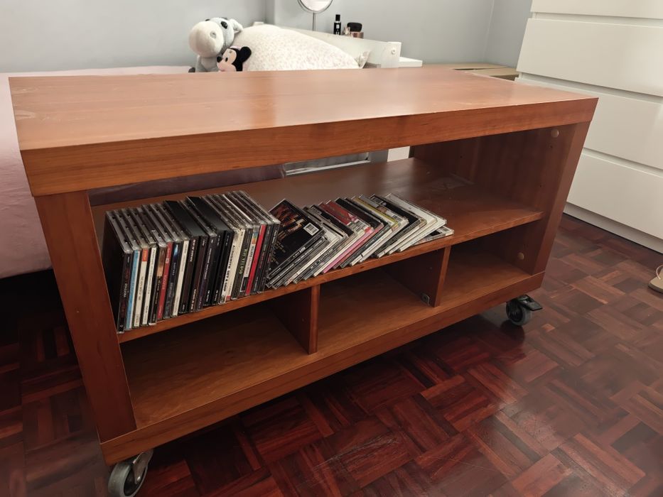 Móvel de TV em cerejeira