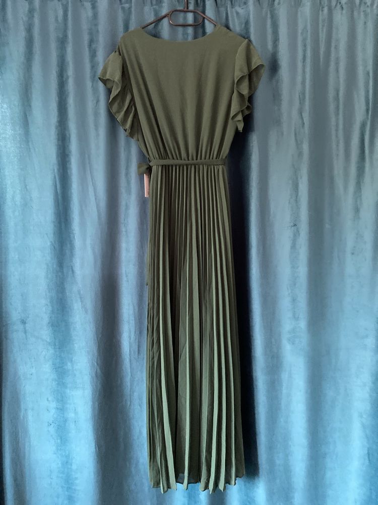 Maxi sukienka plus size plisowna długa. Butelkowa zieleń
