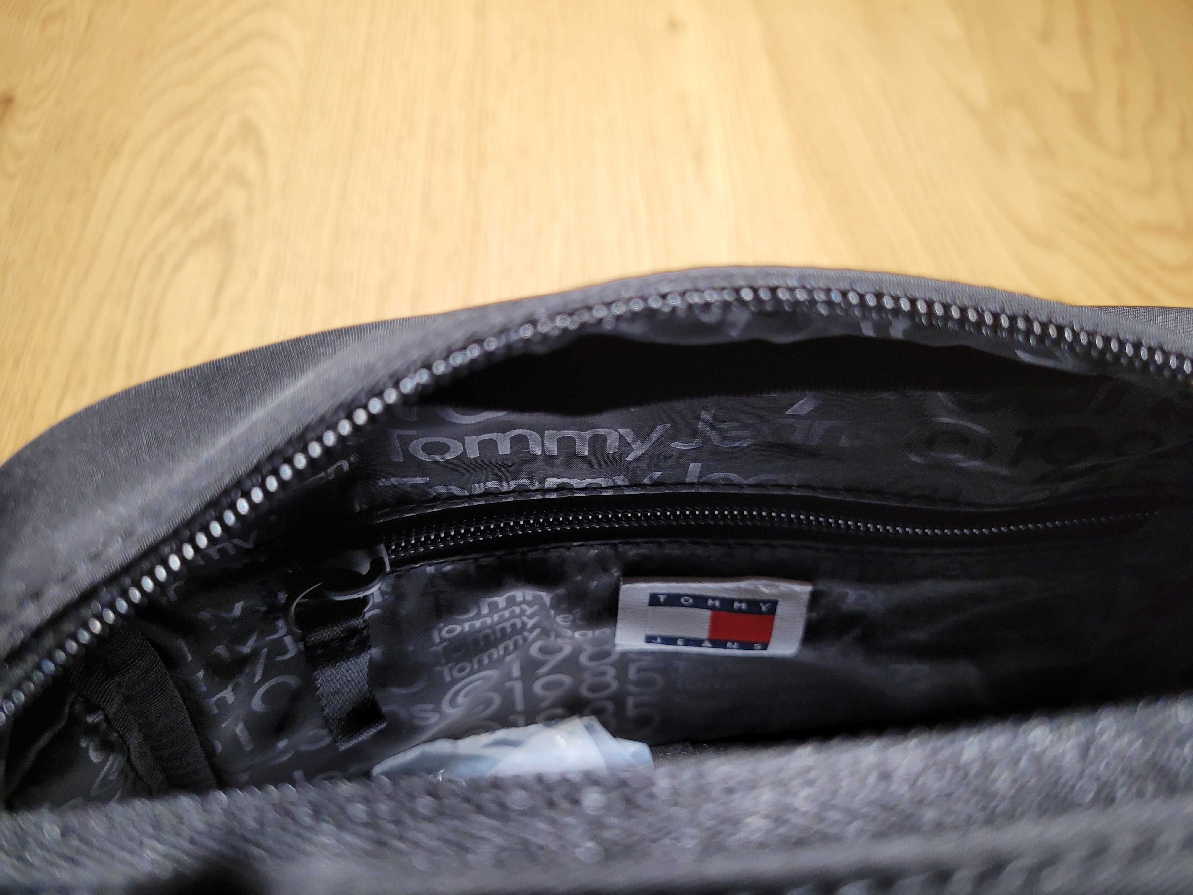 Tommy Hilfiger saszetka / kufer Czarna