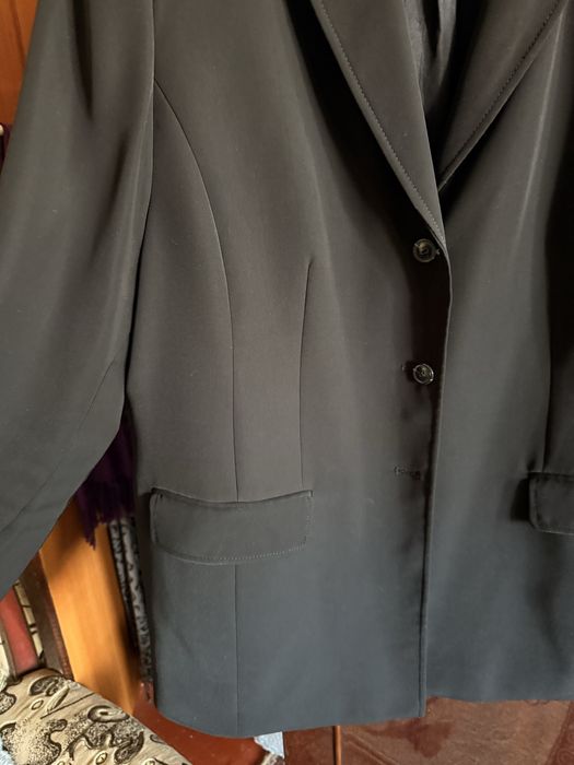 Черный классический пиджак удлиненный