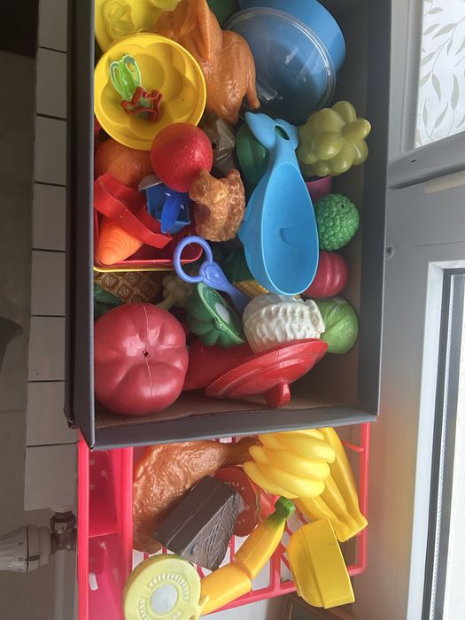 Детская посудка и фрукты, овощи, еда