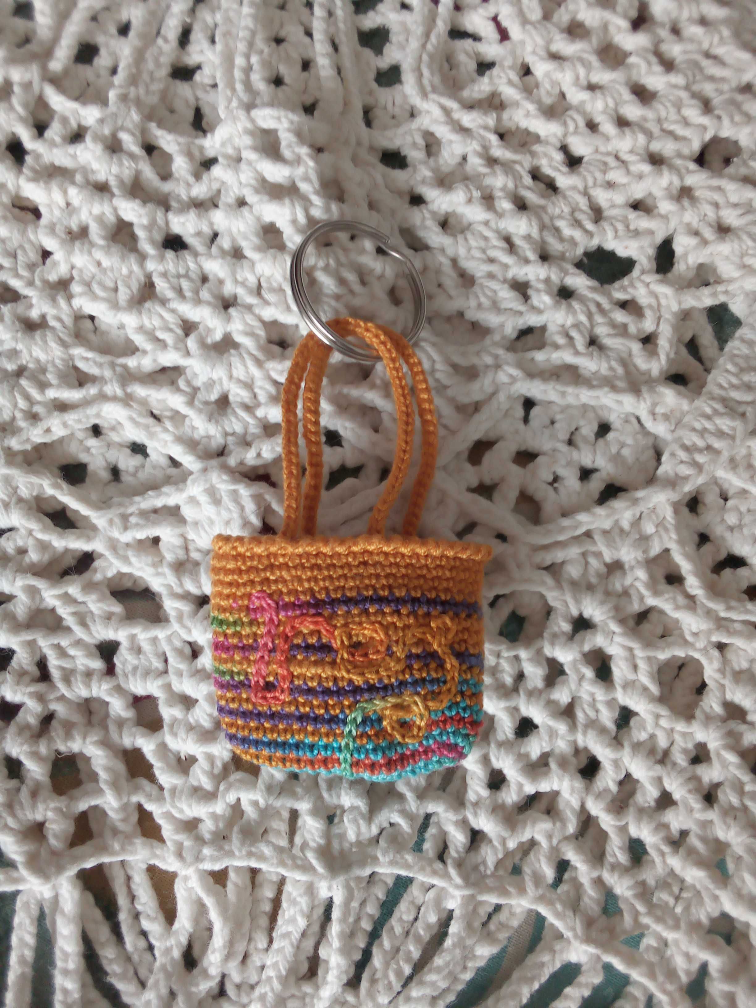 Porta-chaves "tote bag" em crochet